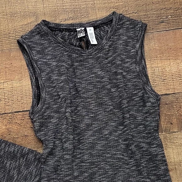 Marled Fitted Dress with Ruched Twist in Back👀LOOK AT THE BACK - Picture 2 of 9